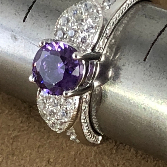 Gem Emporium Jewelry - 2CT Amethyst & White Topaz 925 Silver Ring Size 8